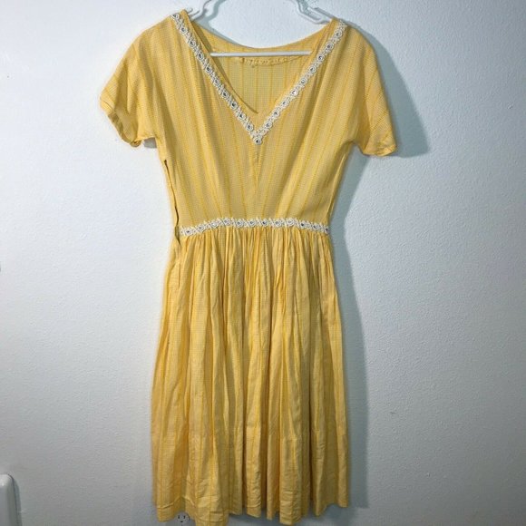 Unbranded Dresses & Skirts - Unbranded VTG Embroidered Fit and Flare Dress